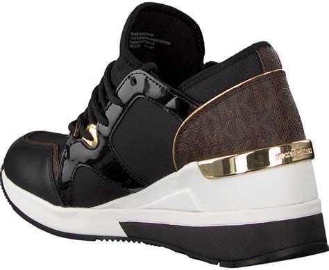 michael kors zwarte sneakers dames|Michael Kors black leather sneakers.